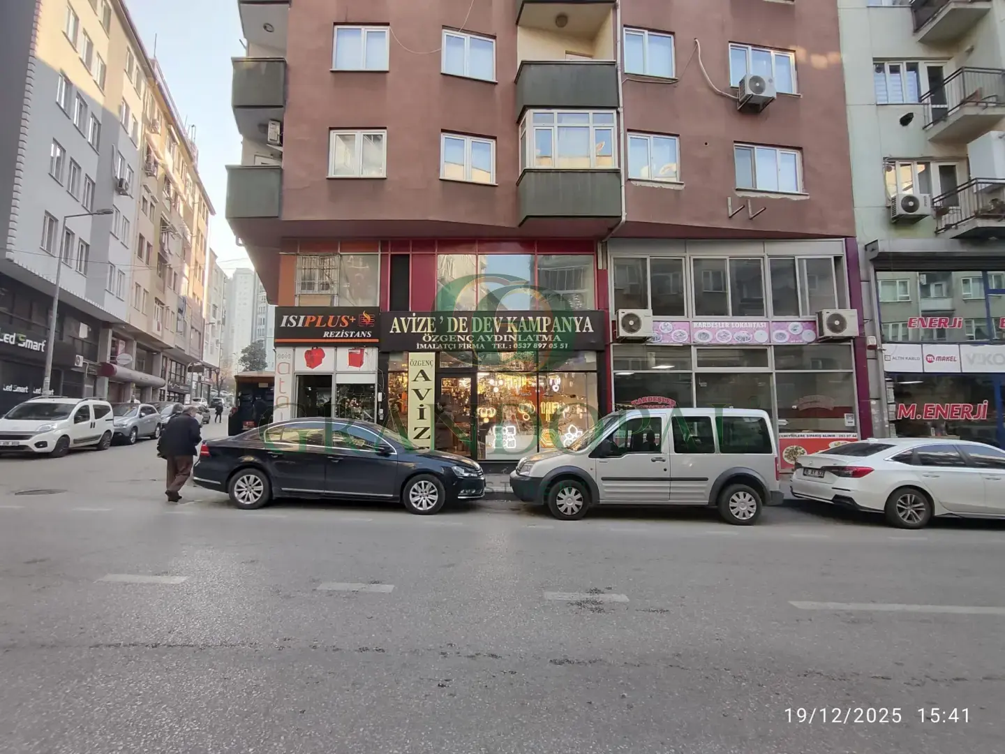 GAZCILAR CADDE ÜZERİ 3 KATLI DÜKKAN